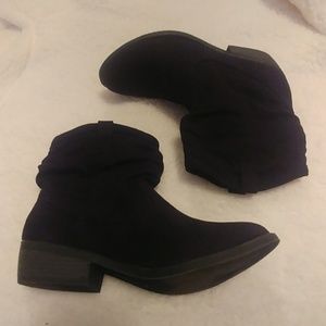 Short Slouchy Black Suede Boots Size 9
